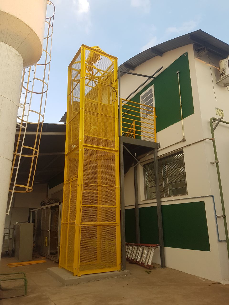 ELEVADOR MONTA CARGA (3) - Copia.jpg